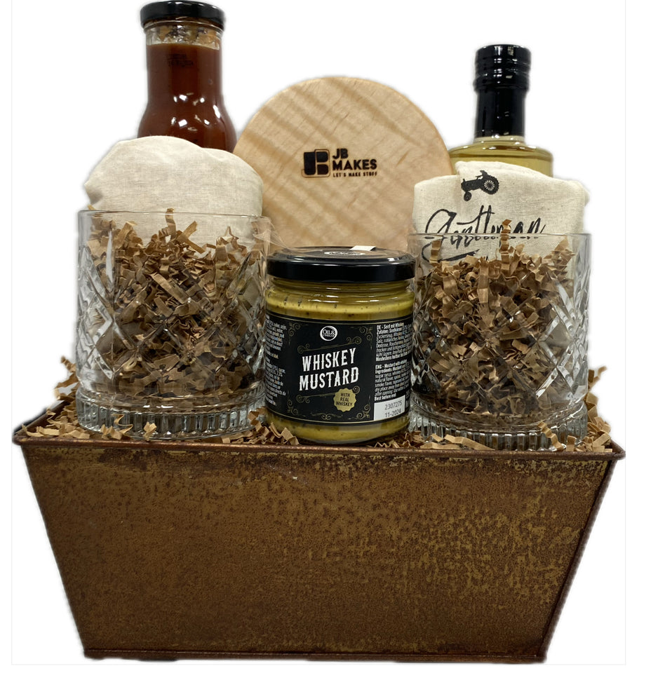 Artisan-Crafted Whiskey Smoker Complete with Whiskey Delicacies